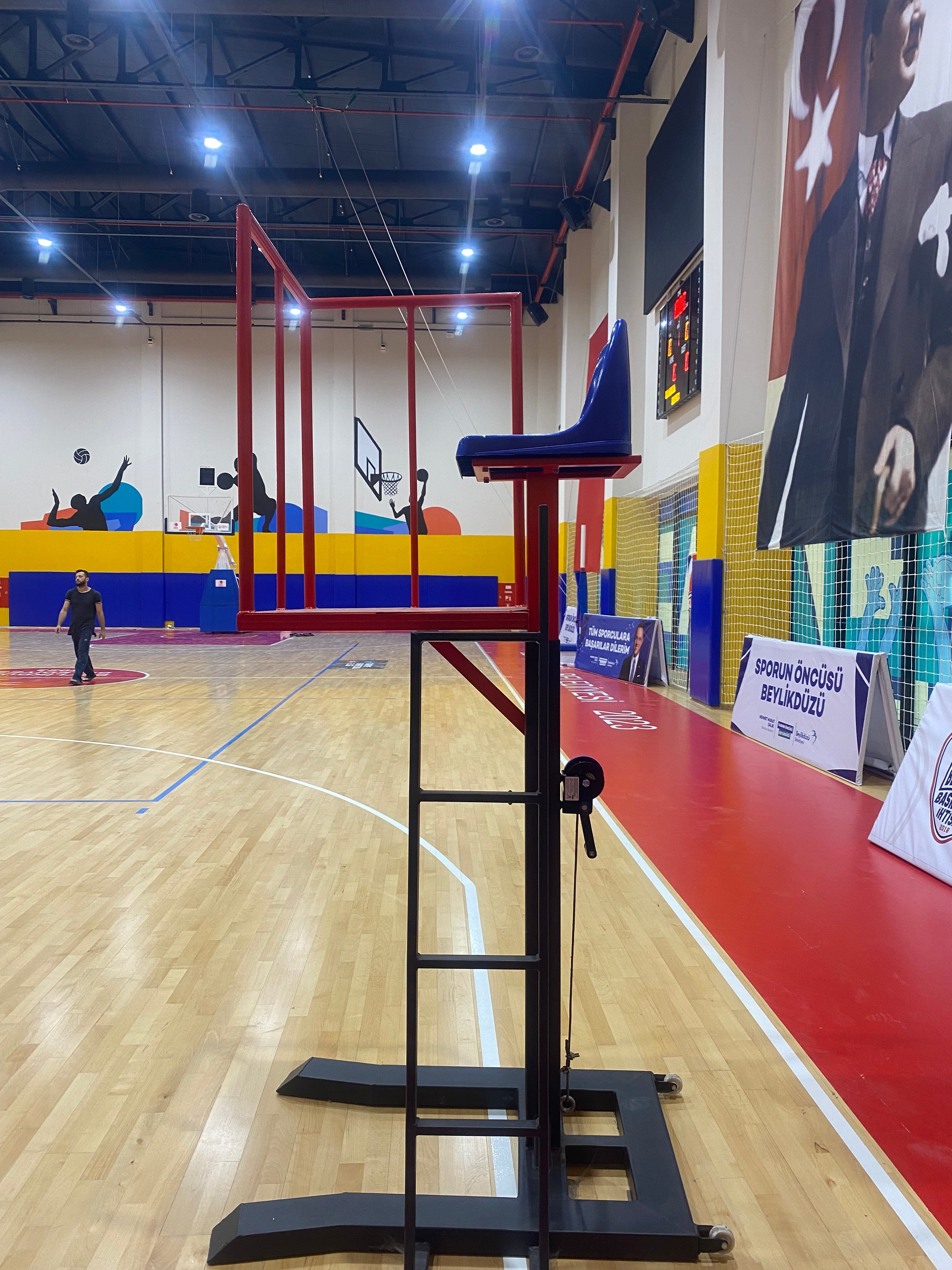 BirlikSpor | Profesyonel Voleybol Hakem Standı – Yükseklik Ayarlı, Seyyar Tekerlekli Sistem