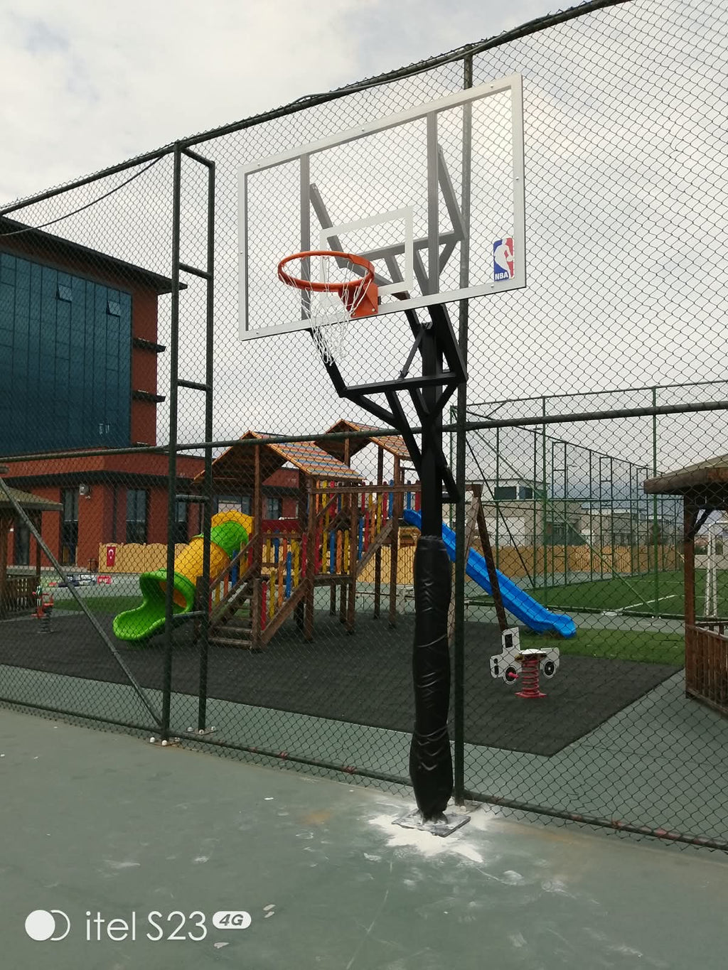 Tek direkli basketbol potası