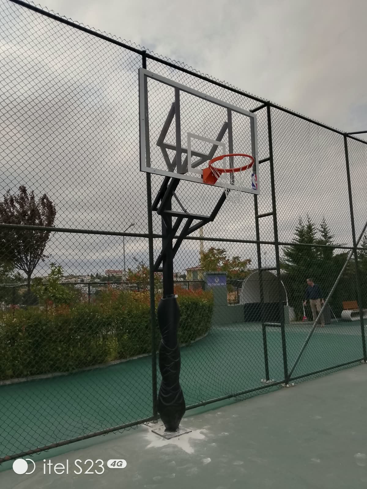 Tek direkli basketbol potası