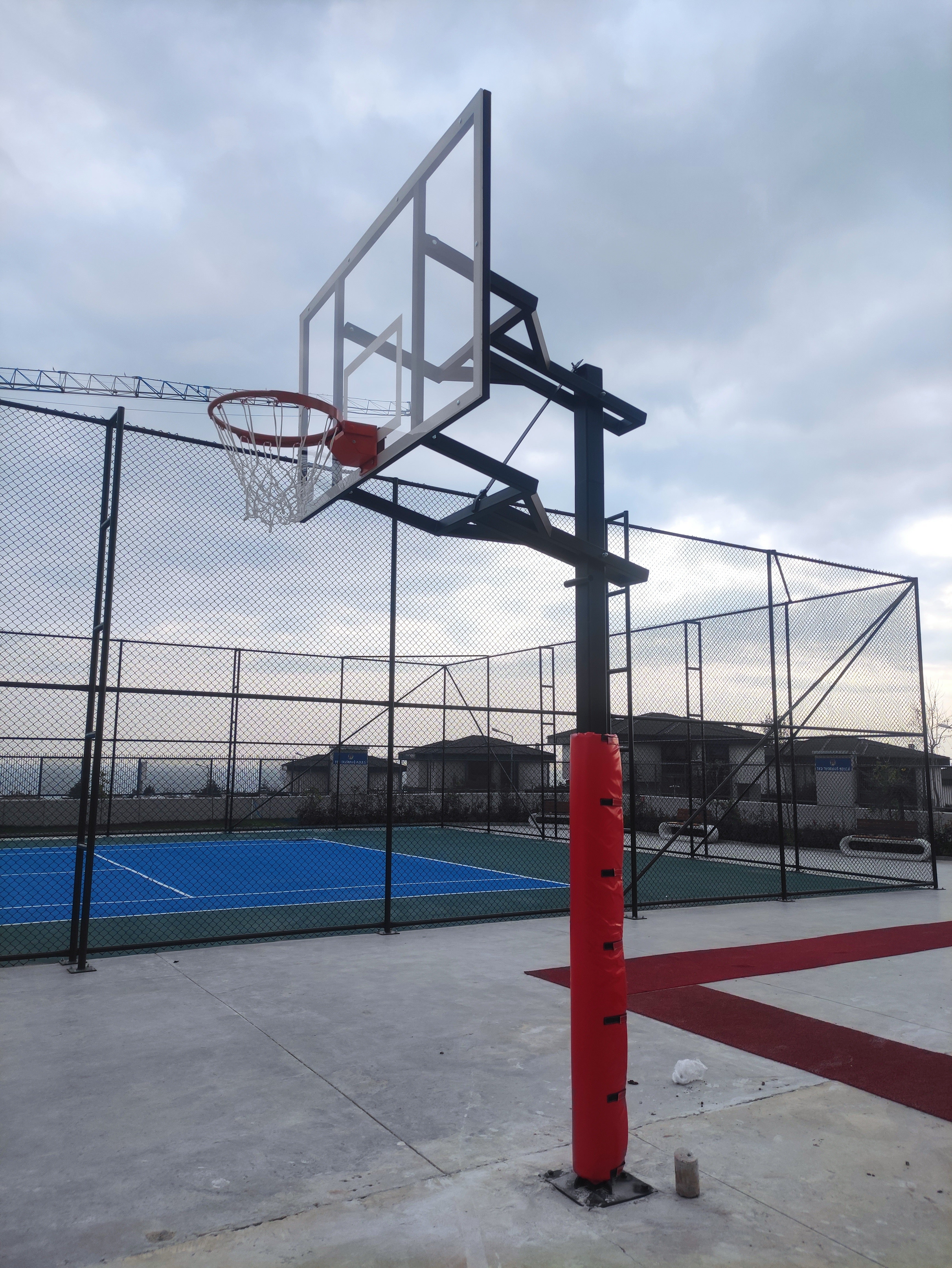Tek direkli basketbol potası