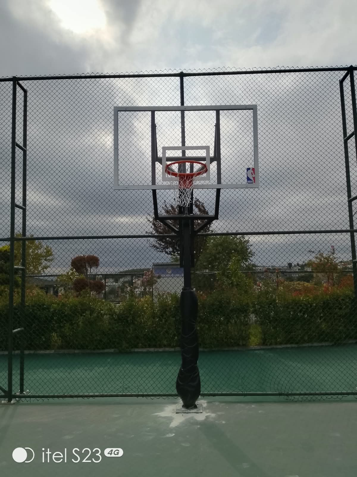 Tek direkli basketbol potası